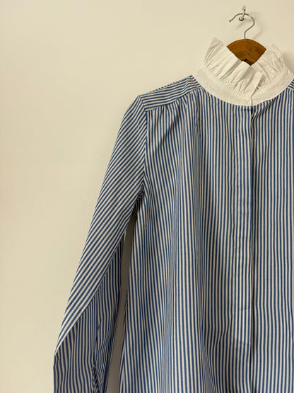 Chemise rayée avec grand col blanc