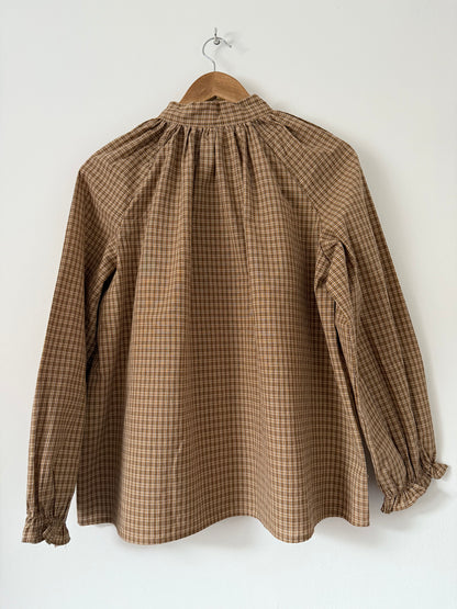 Blouse ample à carreaux col lavallière