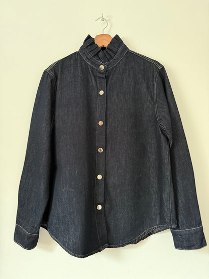 Sur chemise en jean brut foncé avec col