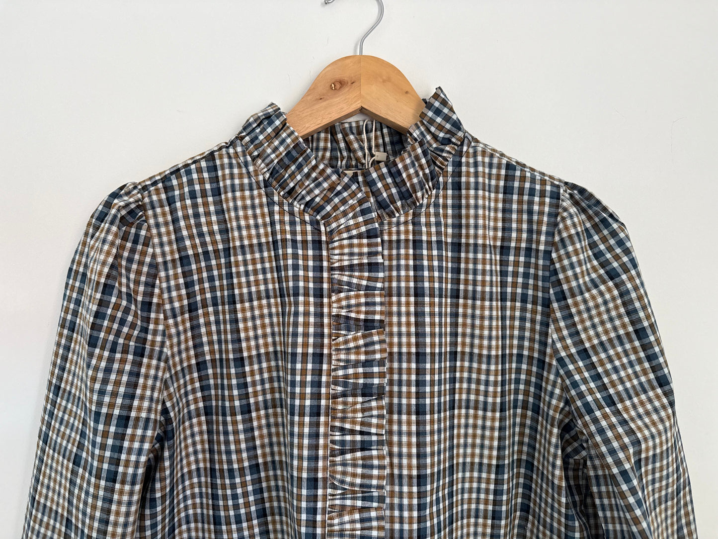 Chemise à carreaux avec col volant camel et bleue