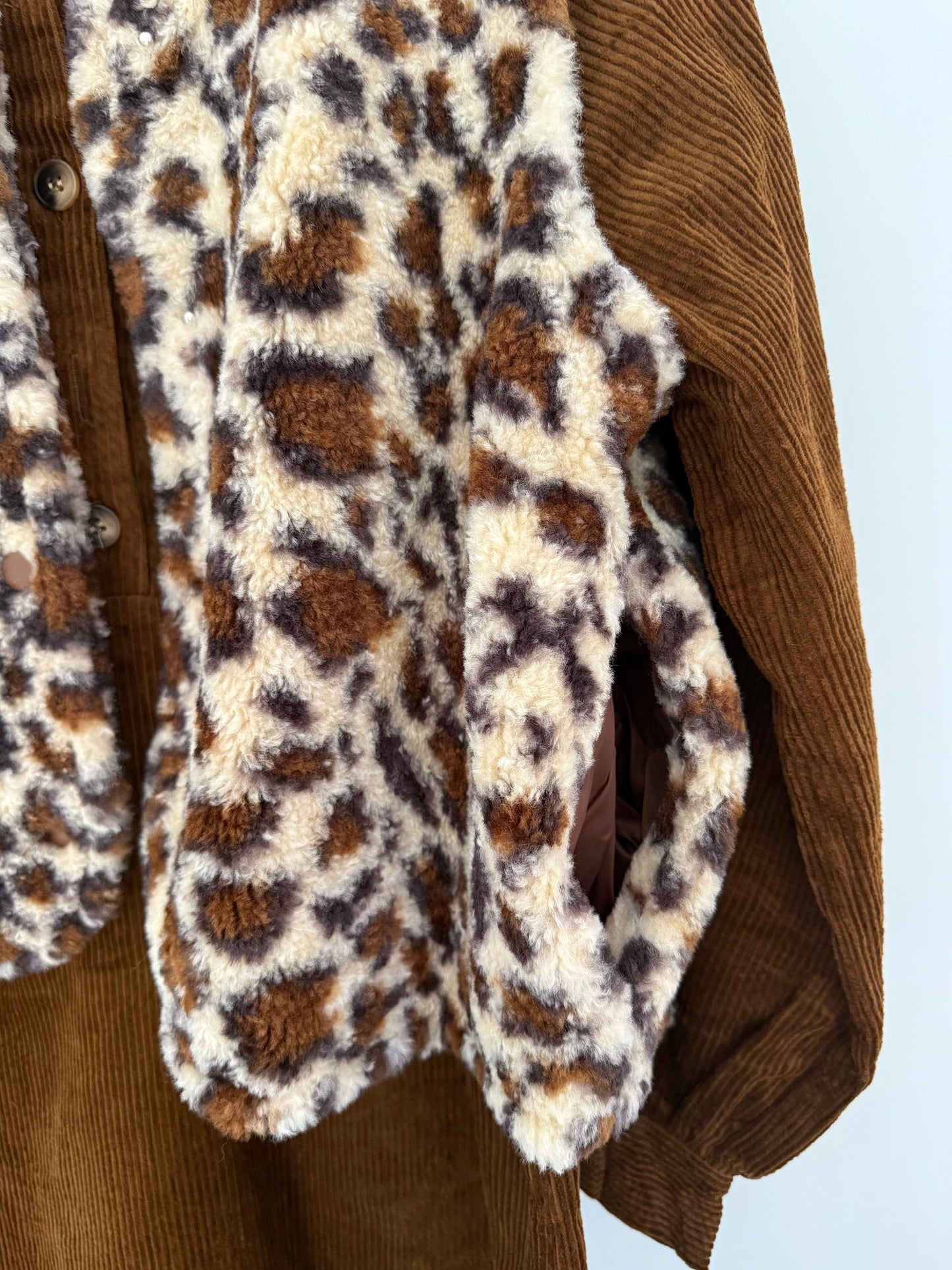 Gilet sans manches imprimé léopard beige