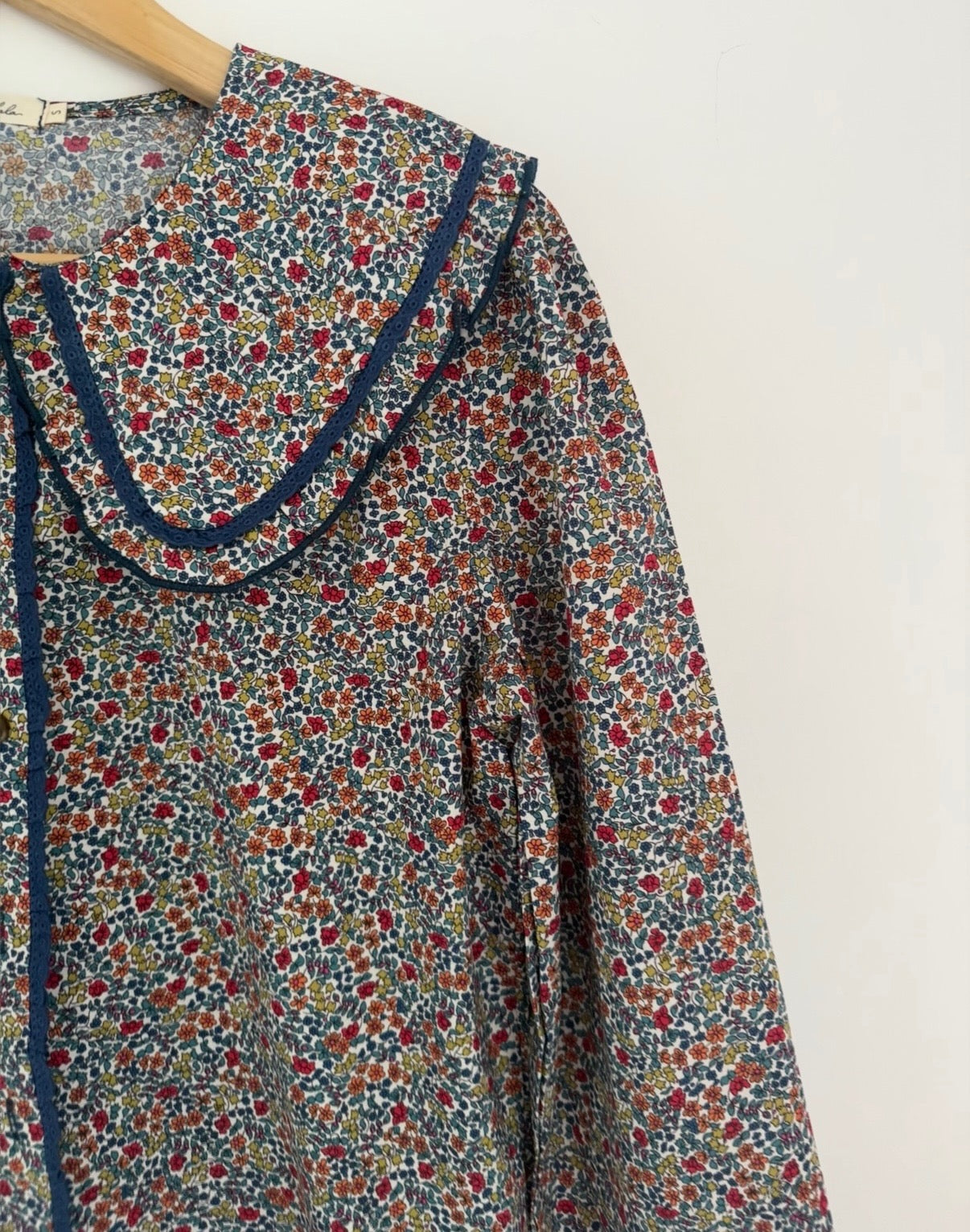 Blouse avec col claudine imprimé fleuri