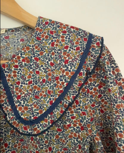 Blouse avec col claudine imprimé fleuri