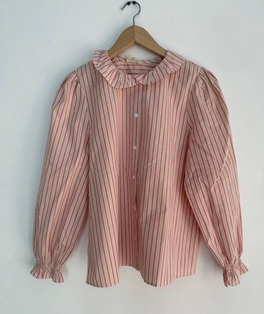 Blouse avec col volant crème rayée rose