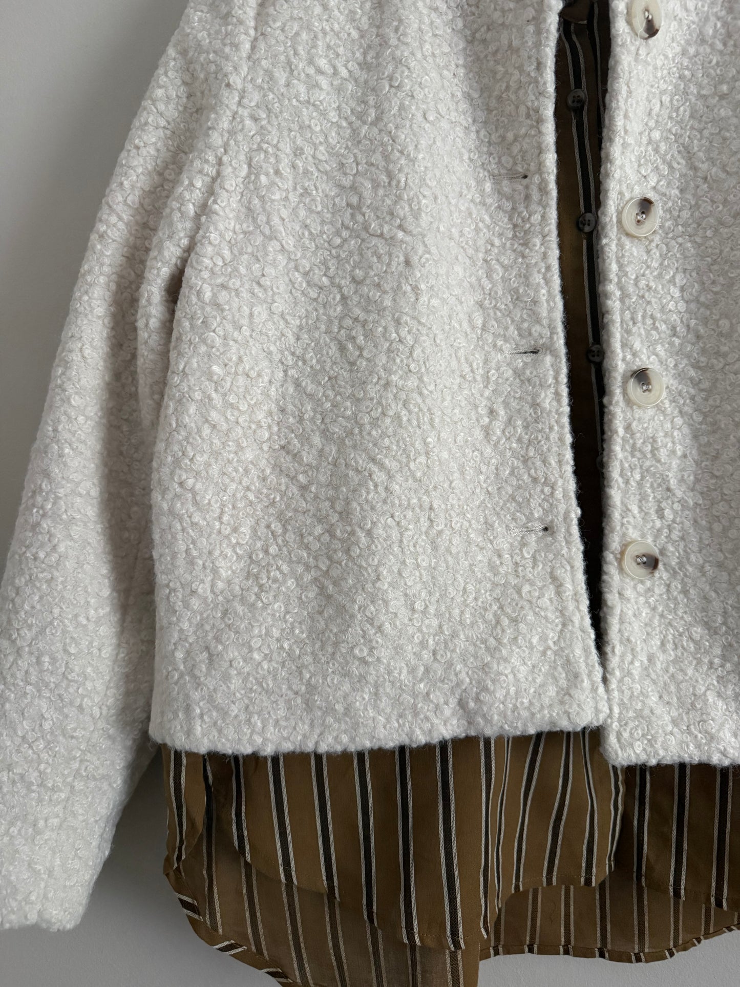 Veste avec col à bouclettes crème