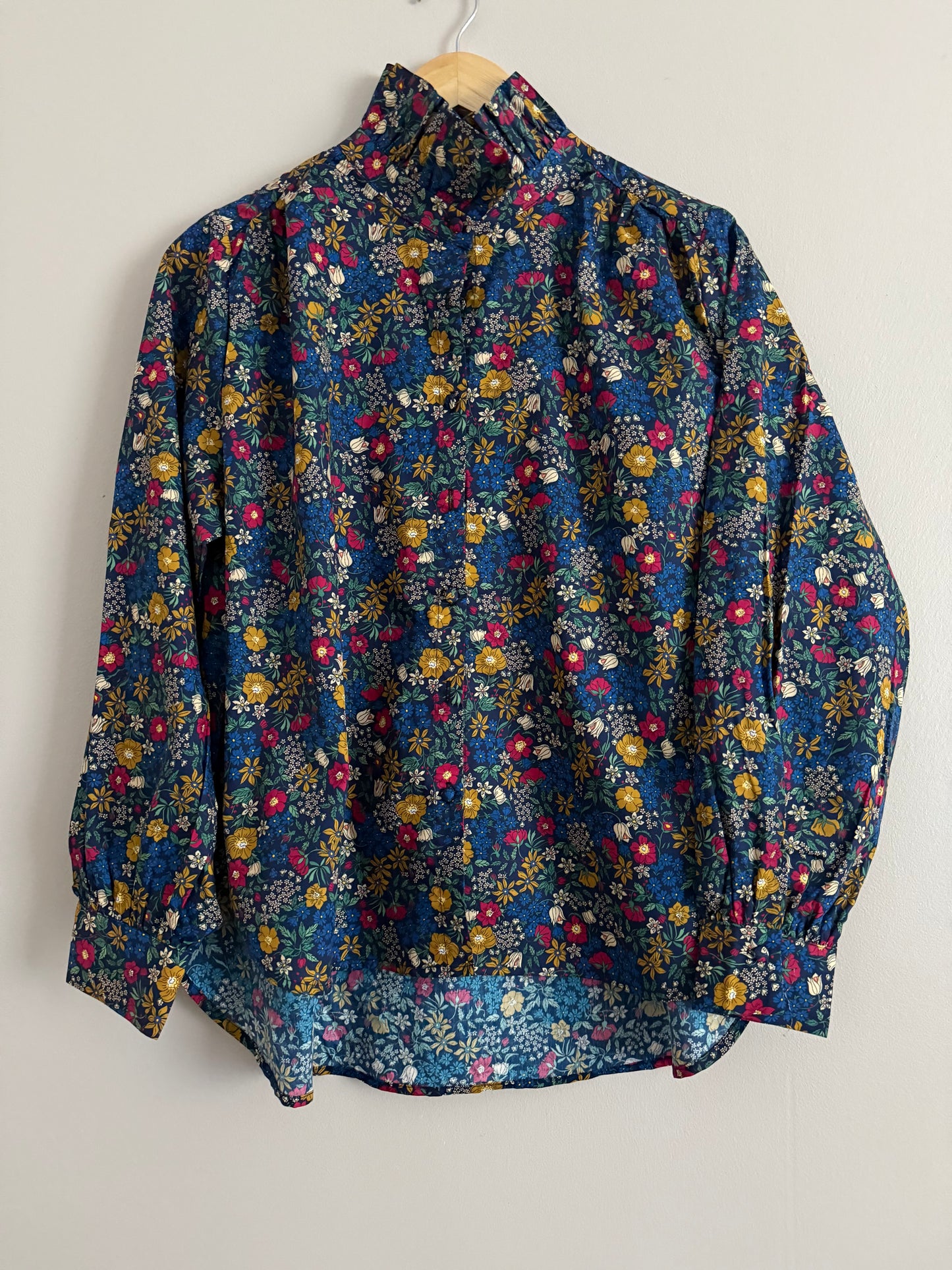 Chemise avec col imprimé fleuri bleue marine
