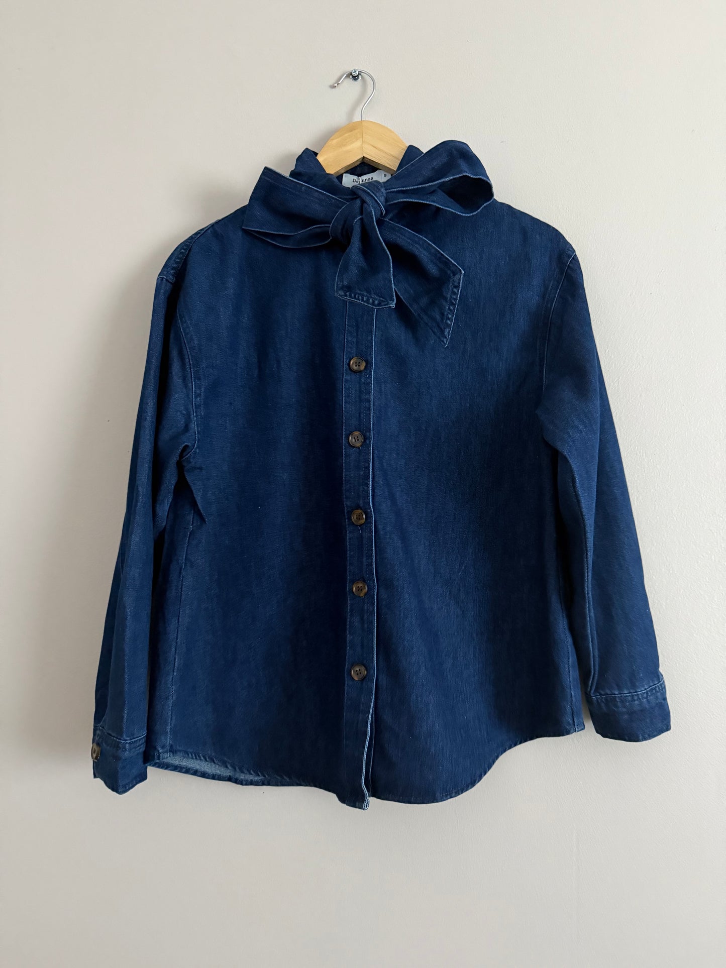 Chemise en jean avec col lavallière