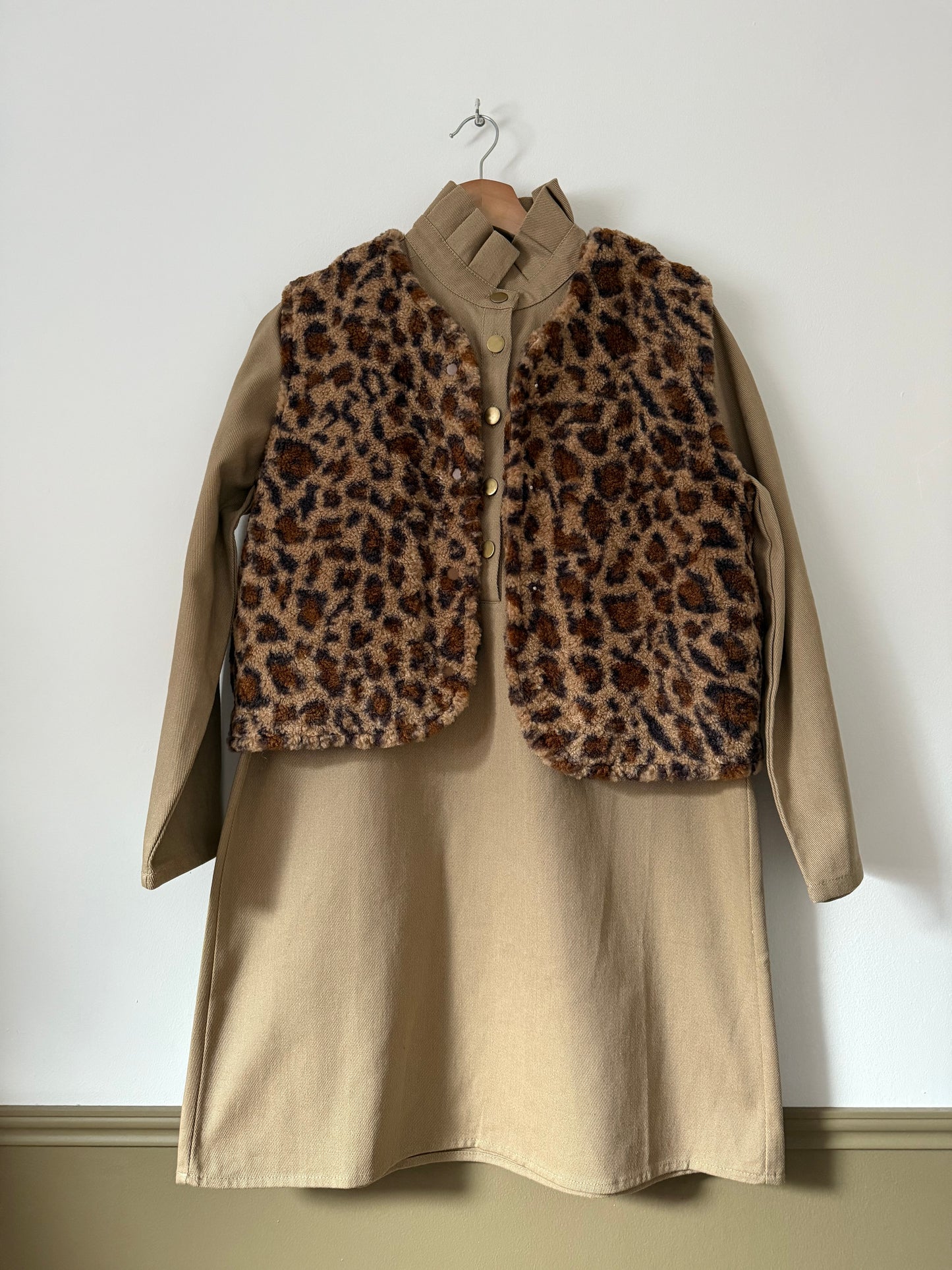 Gilet sans manches imprimé léopard marron
