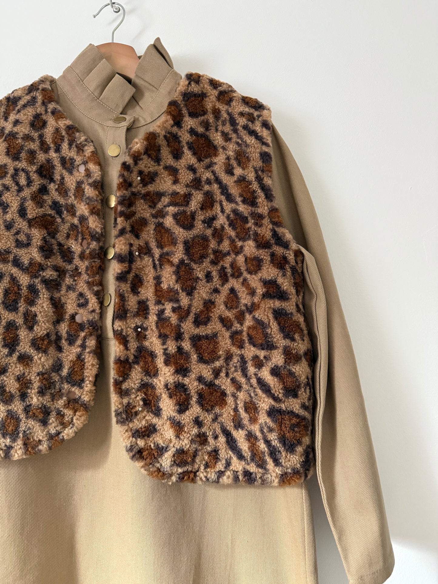 Gilet sans manches imprimé léopard marron