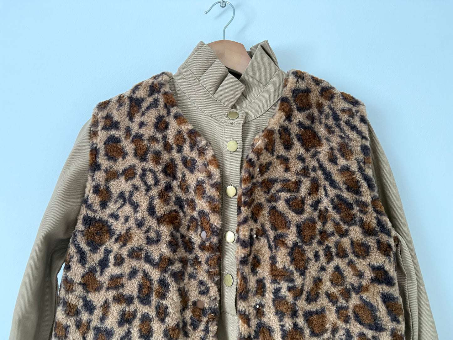 Gilet sans manches imprimé léopard marron