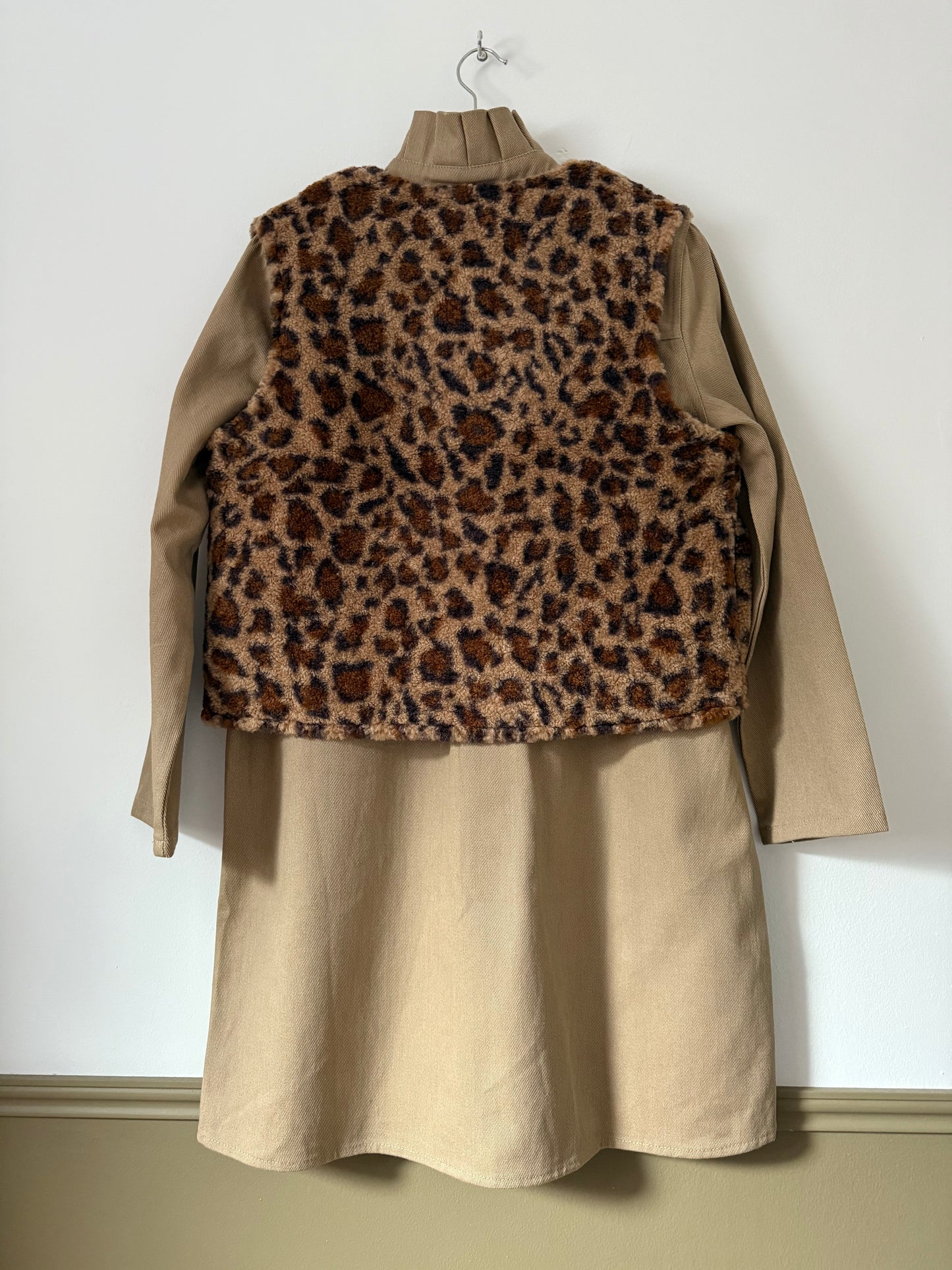 Gilet sans manches imprimé léopard marron